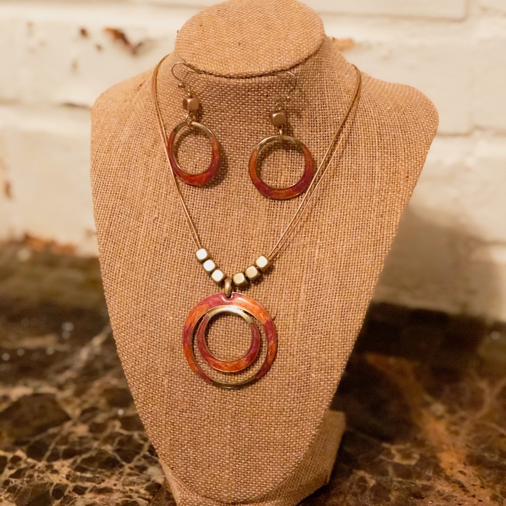 Chico’s Gold and Orange Tones Necklace ✨